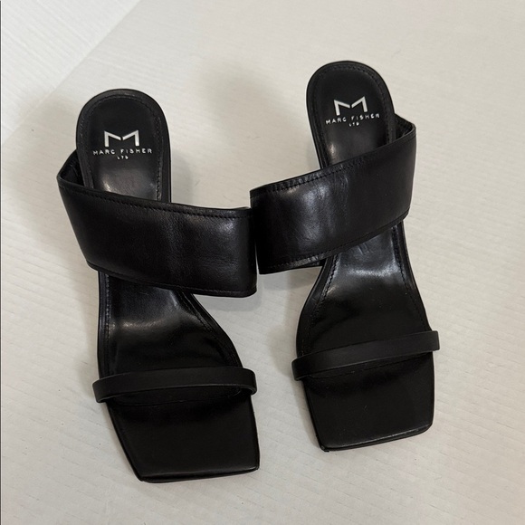 Marc Fisher - Deann Sandal - Black - Size 8M - Good Condition!! - Picture 2 of 9